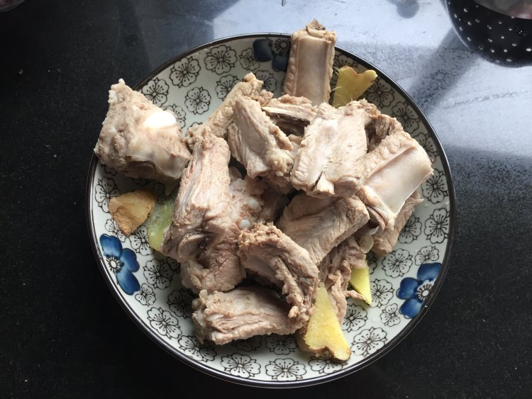 土豆黄花菜炖排骨步骤1