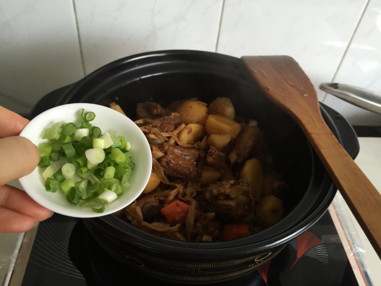 土豆黄花菜炖排骨步骤9