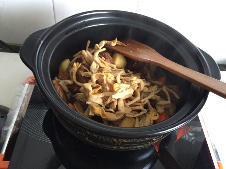土豆黄花菜炖排骨步骤8
