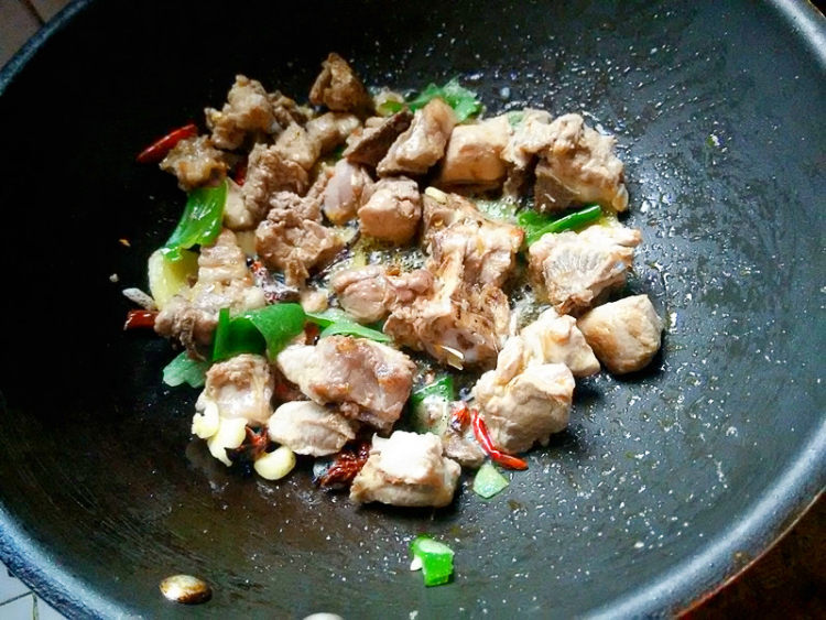 酸菜排骨步骤6