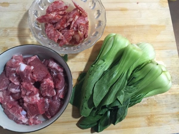 腊味排骨煲仔饭步骤1