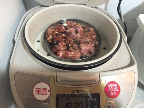 腊味排骨煲仔饭步骤4