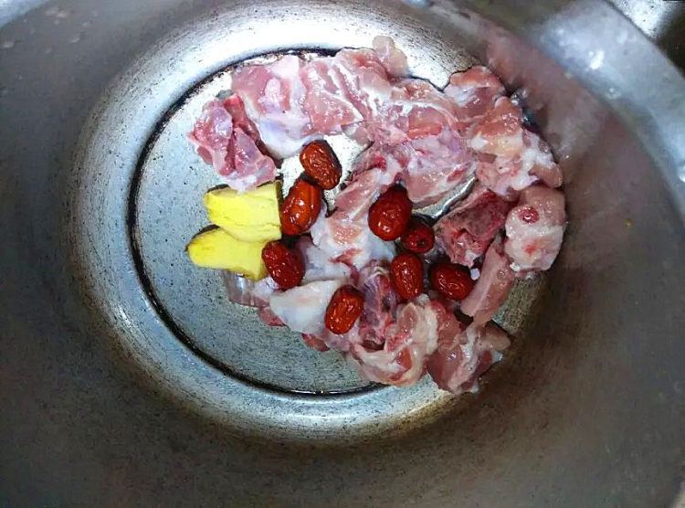 滋补淮山排骨汤步骤4
