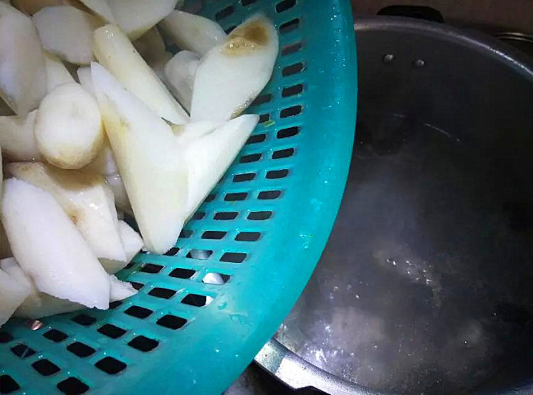 滋补淮山排骨汤步骤6