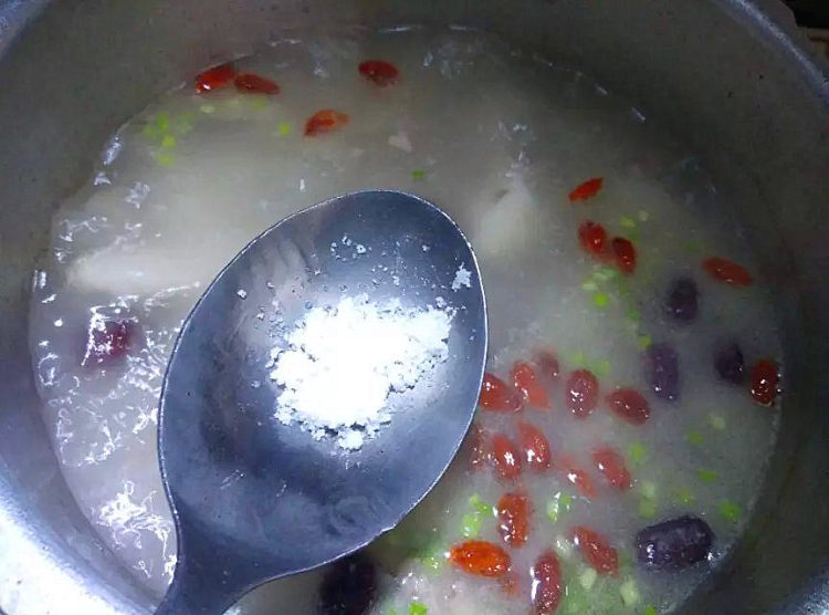 滋补淮山排骨汤步骤8