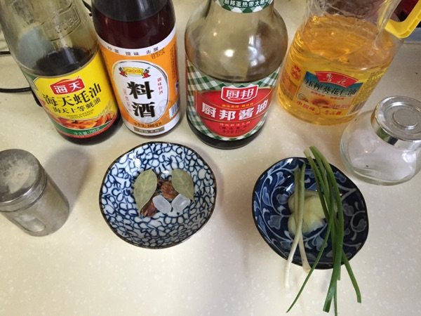 冬笋烧排骨步骤1