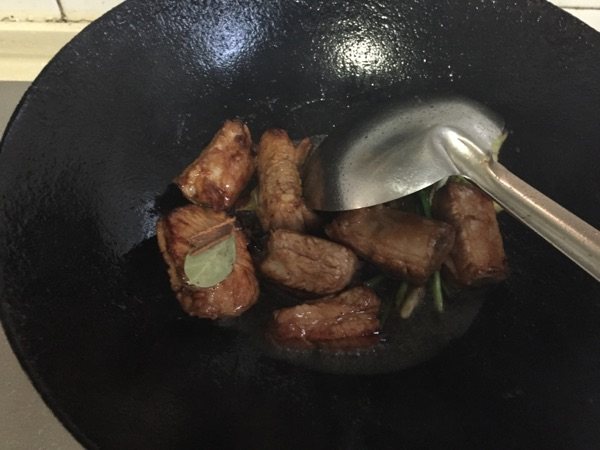 冬笋烧排骨步骤7