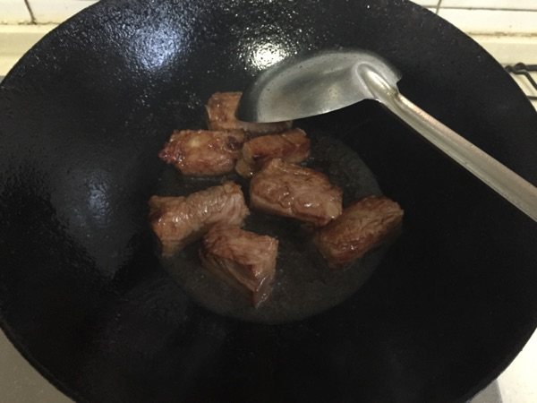 冬笋烧排骨步骤6