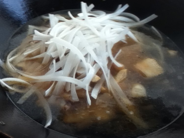 芋头粉条烧排骨步骤12