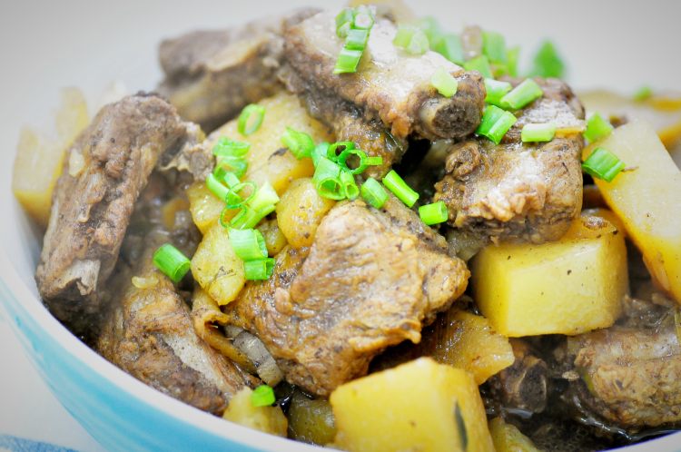 电饭煲土豆焖排骨步骤7