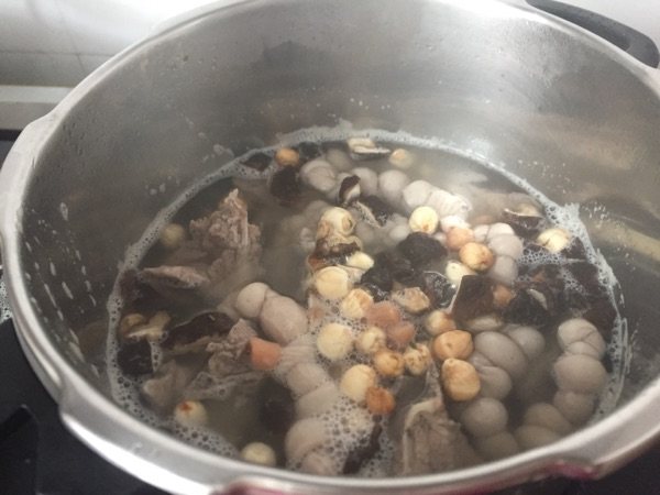 小肠炖排骨步骤4