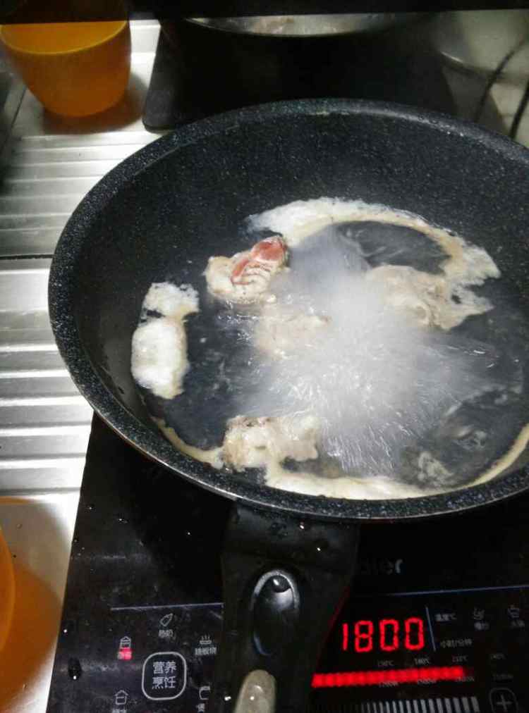 虫草花排骨莲藕汤步骤1