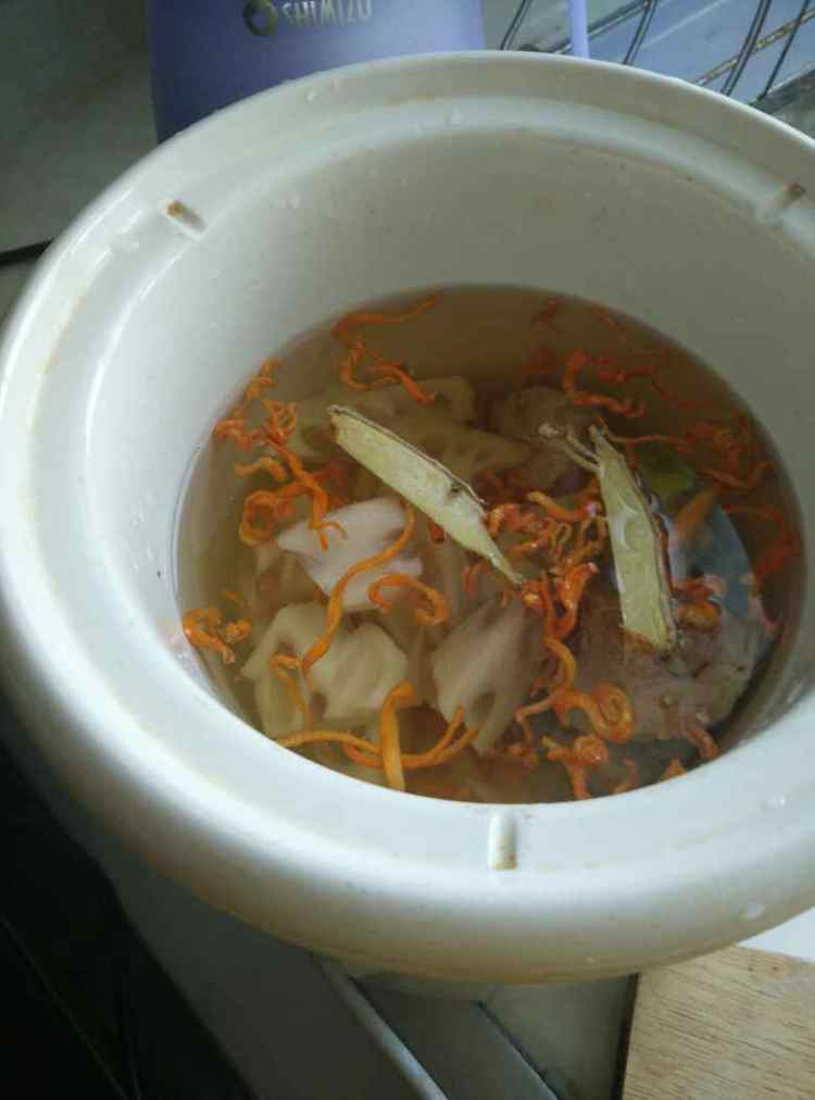 虫草花排骨莲藕汤步骤7