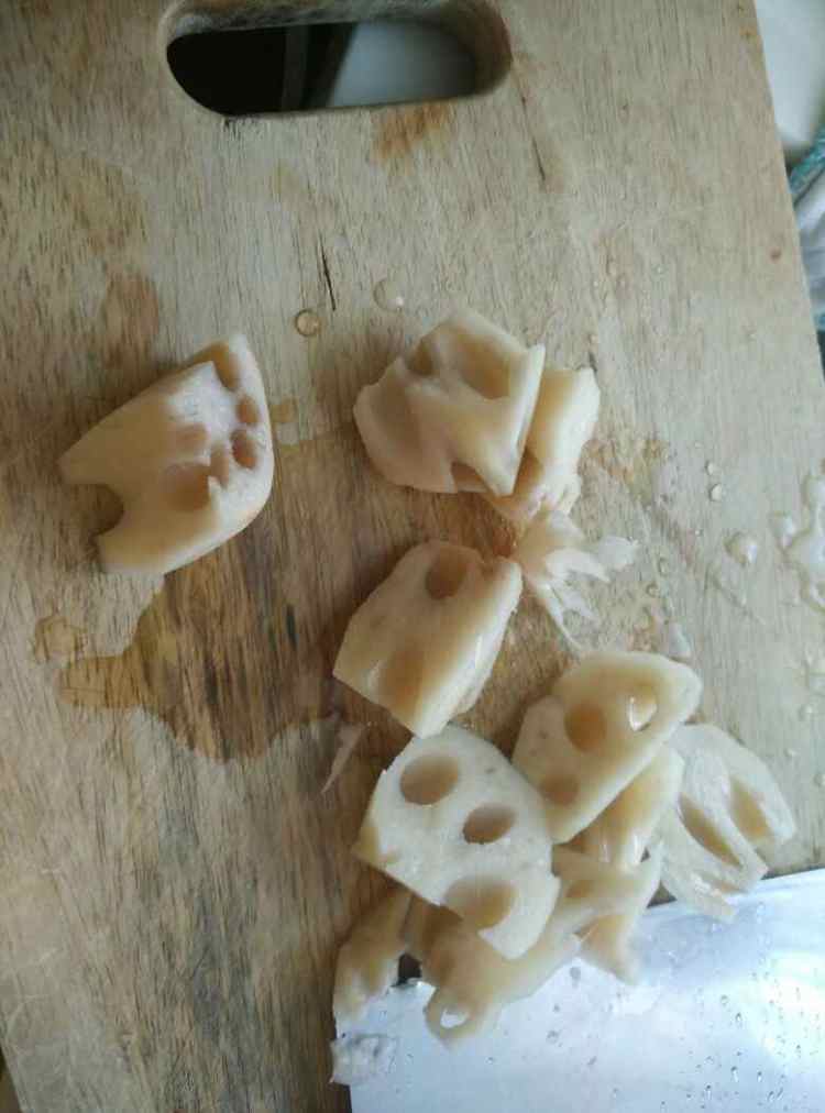 虫草花排骨莲藕汤步骤5