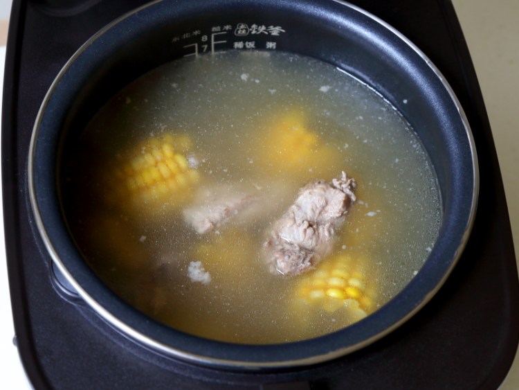 山药玉米排骨汤步骤5
