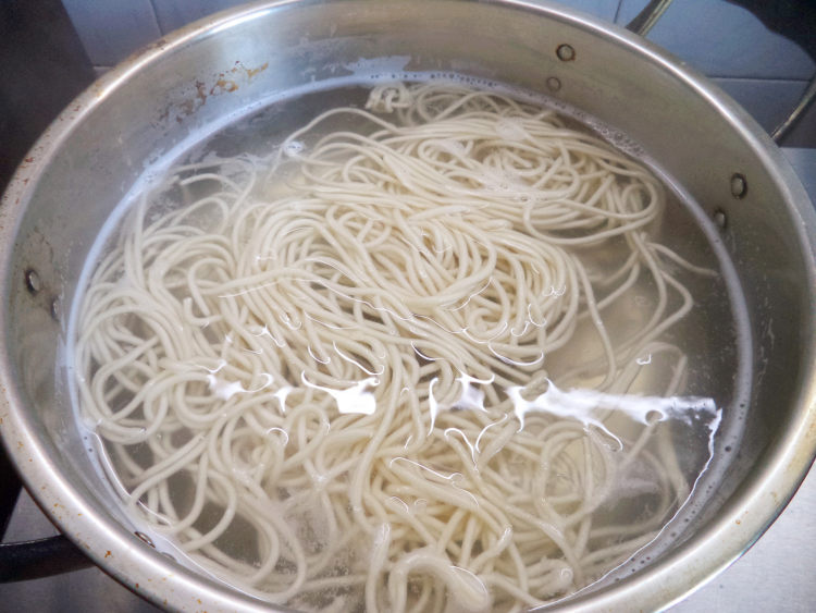 红烧排骨面步骤8