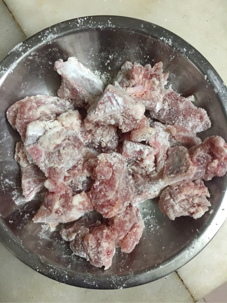 焦糖醋排骨步骤1