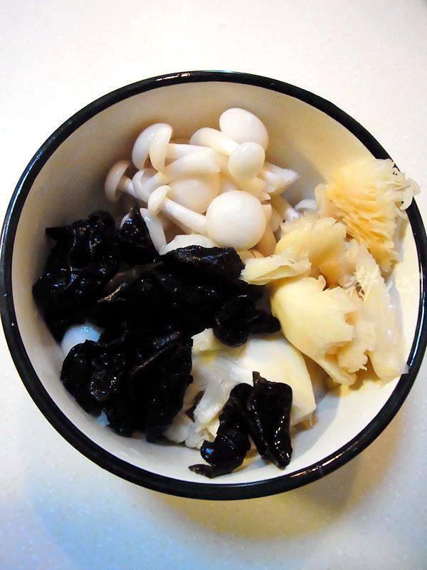 三菌菇汤步骤3