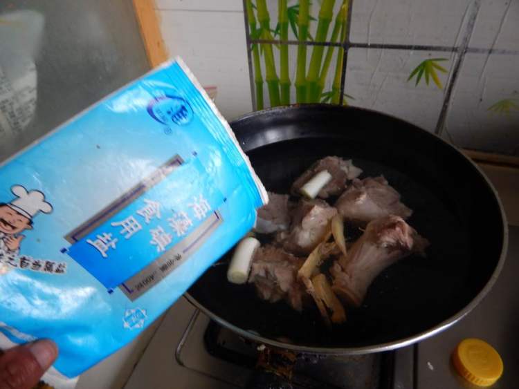 番茄排骨火锅步骤6