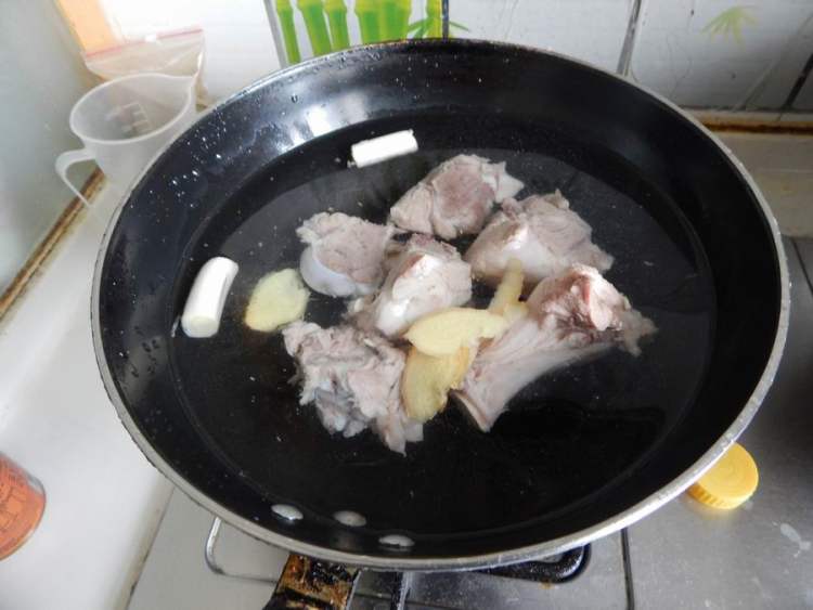番茄排骨火锅步骤5