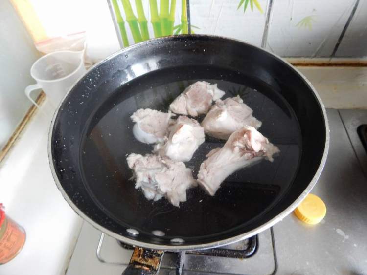 番茄排骨火锅步骤4