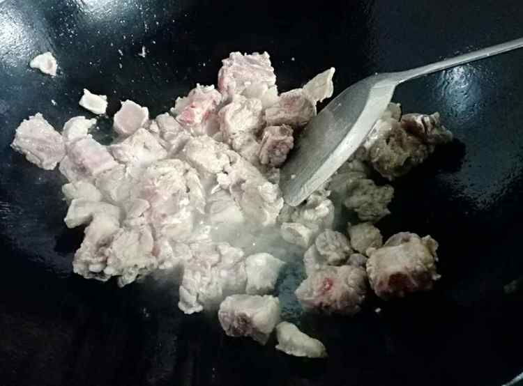 胡萝卜焖排骨步骤5