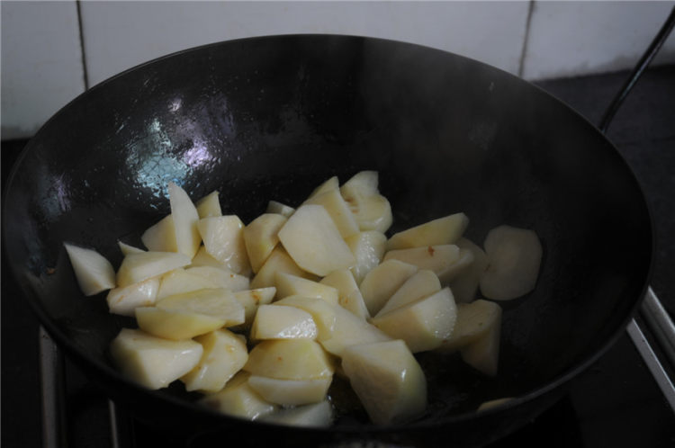 香辣土豆烧排骨步骤4