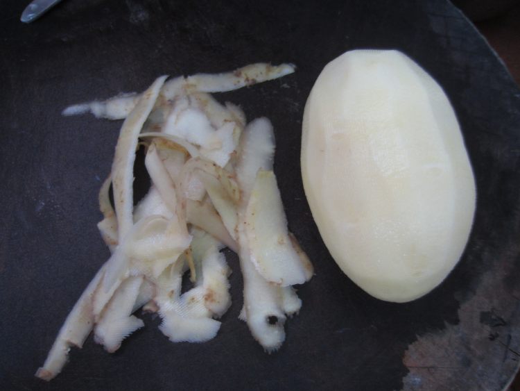 黑椒排骨炖土豆步骤4