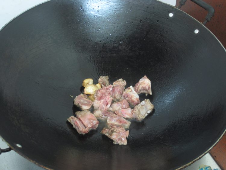 黑椒排骨炖土豆步骤7