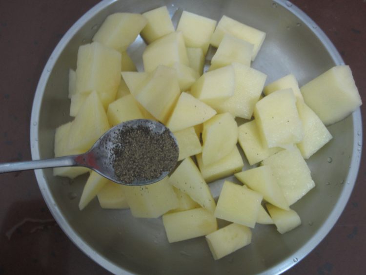 黑椒排骨炖土豆步骤6