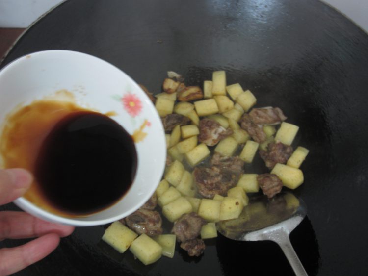 黑椒排骨炖土豆步骤9
