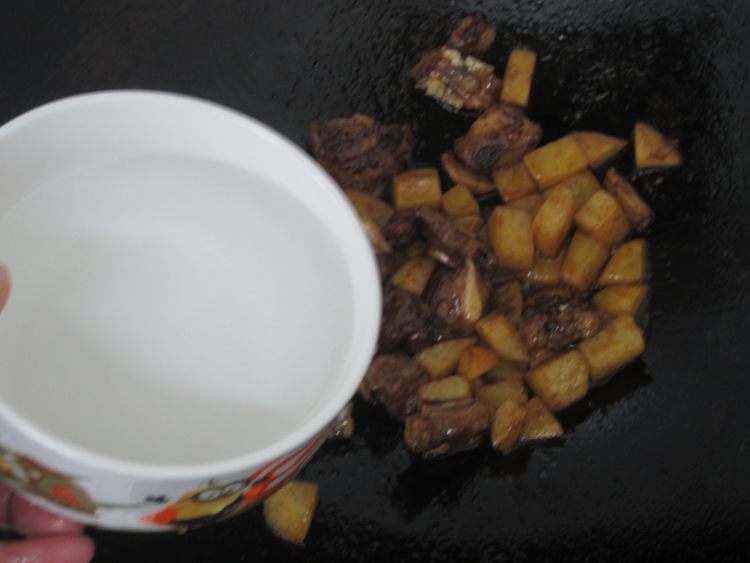 黑椒排骨炖土豆步骤10