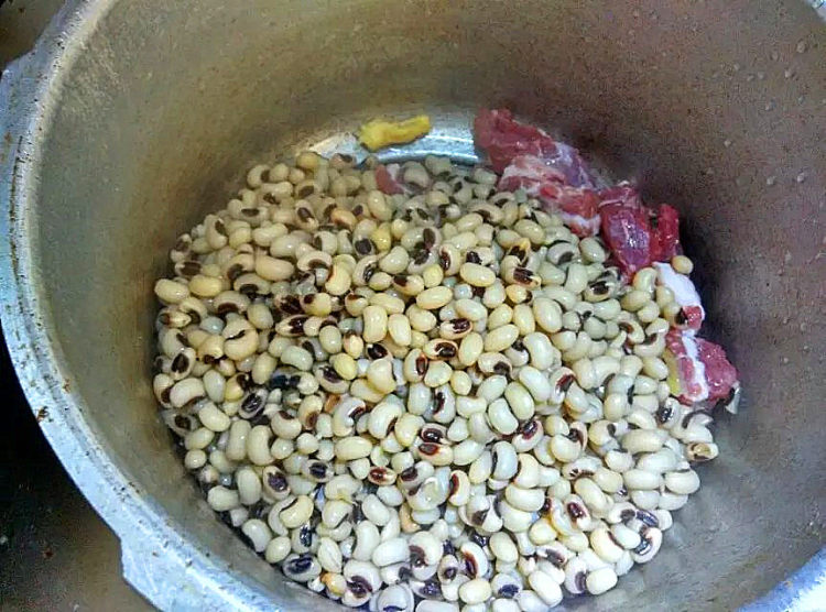 排骨眉豆汤步骤4