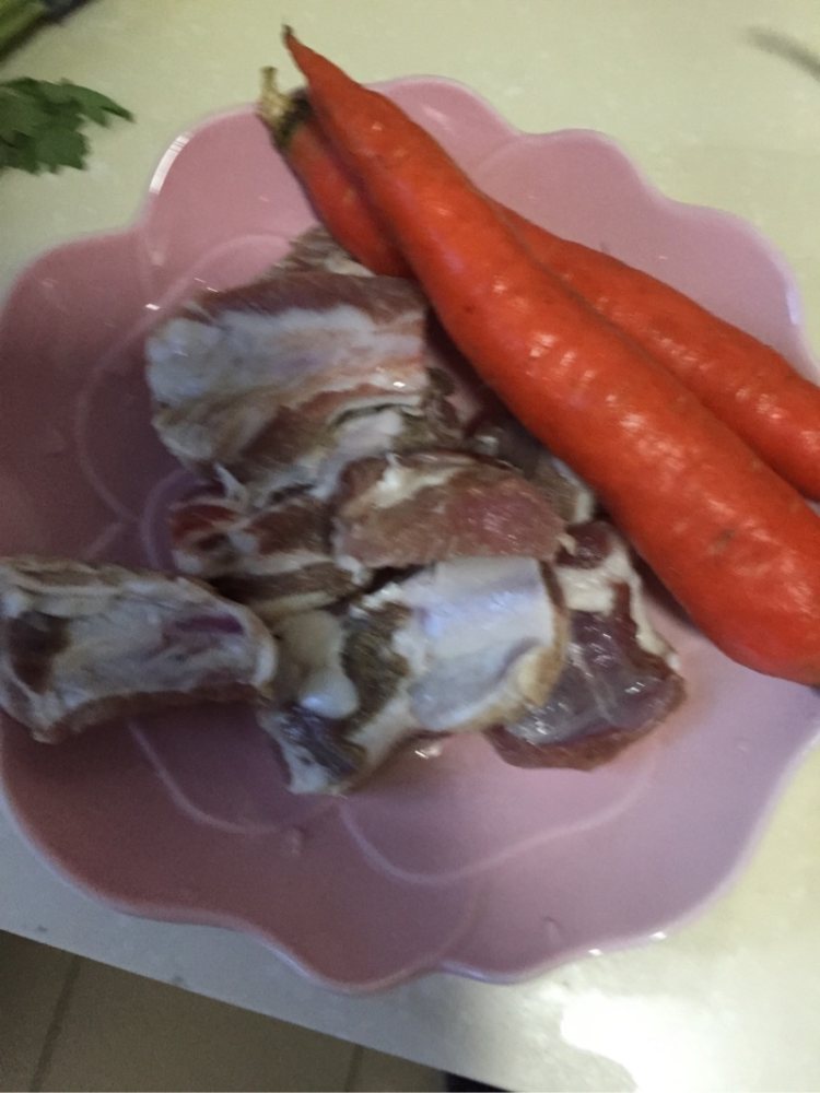 胡萝卜板栗排骨步骤1