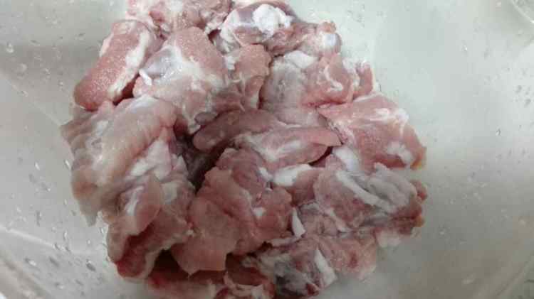 茄汁糖醋菠萝排骨步骤1