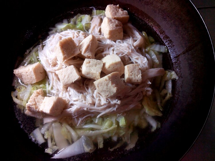 白菜冻豆腐排骨汤步骤6