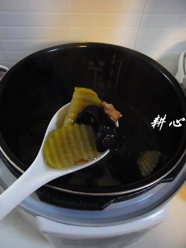 青萝卜木耳汤步骤6