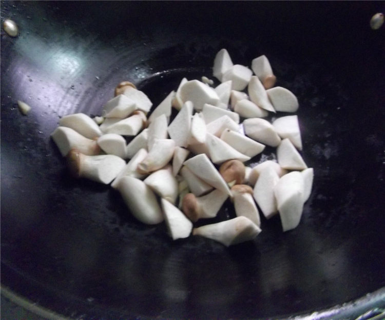鸡腿菇蒸排骨步骤5