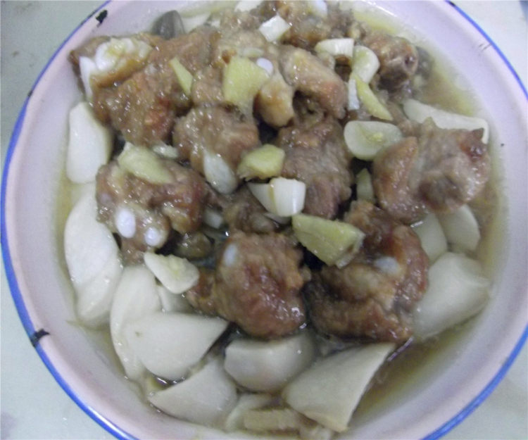 鸡腿菇蒸排骨步骤7