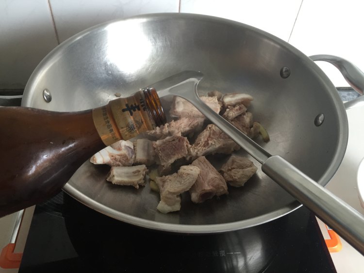 排骨土豆煲仔饭步骤3