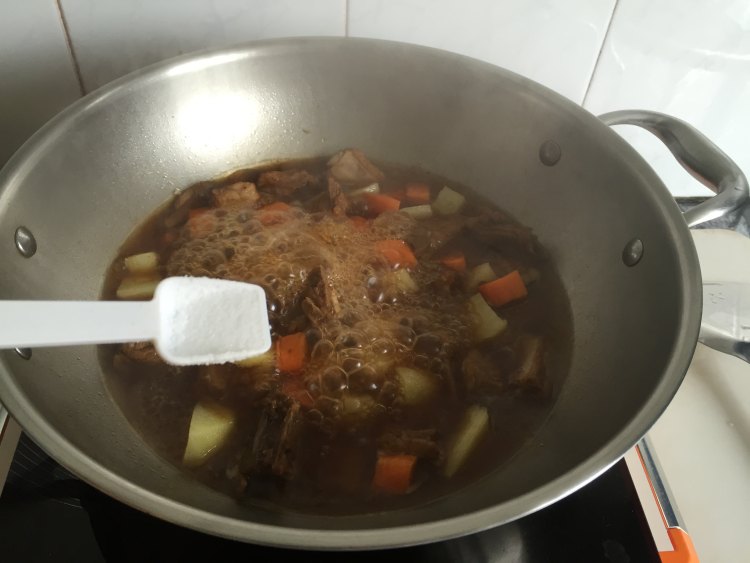 排骨土豆煲仔饭步骤6