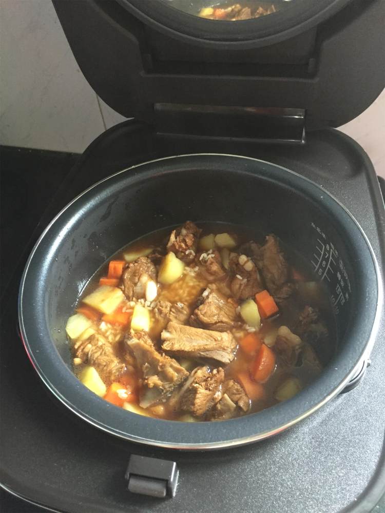 排骨土豆煲仔饭步骤7