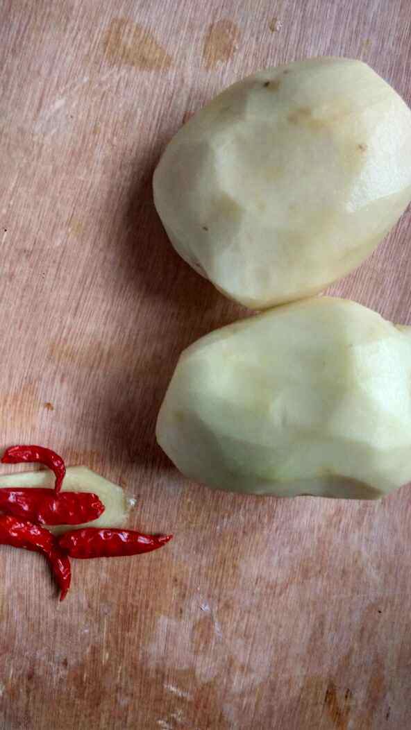 辣味排骨炒土豆步骤2