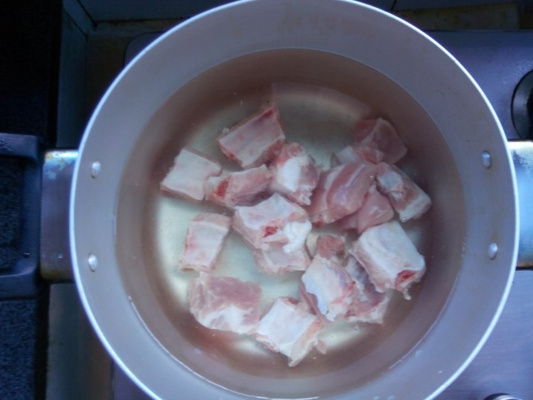 土豆干贝排骨汤步骤4