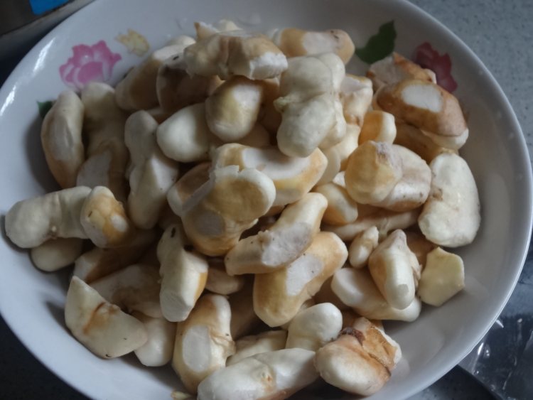 菱角炖排骨步骤6