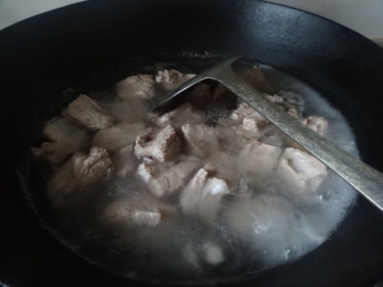 菱角炖排骨步骤9
