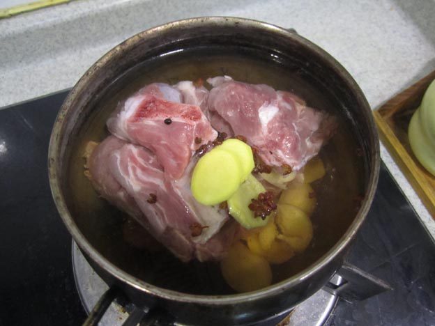小炒排骨步骤1