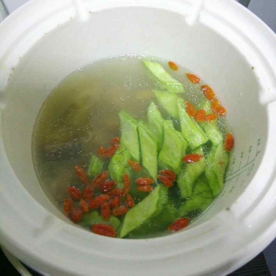 苦瓜枸杞排骨汤步骤4