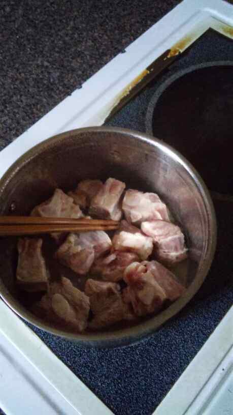 排骨炖豇豆步骤1