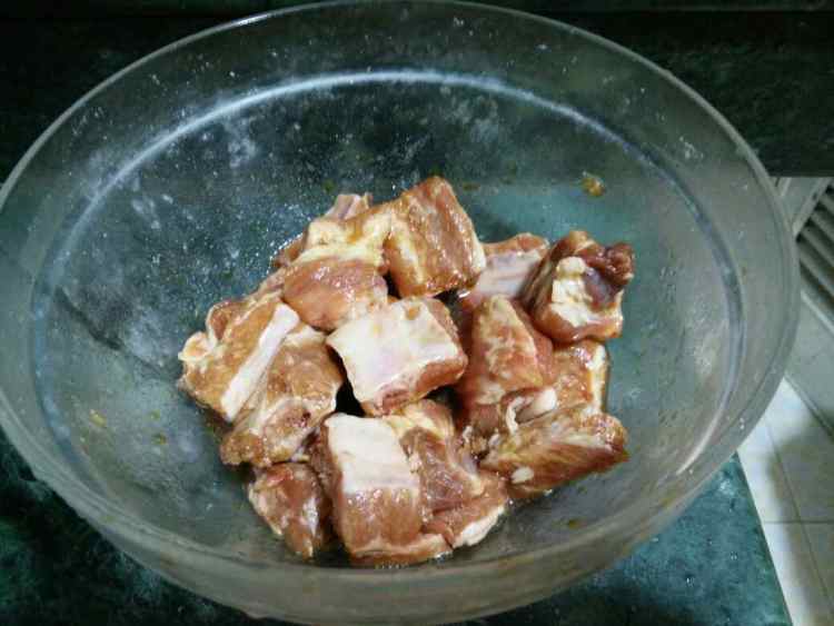 东北油豆角焖排骨步骤3